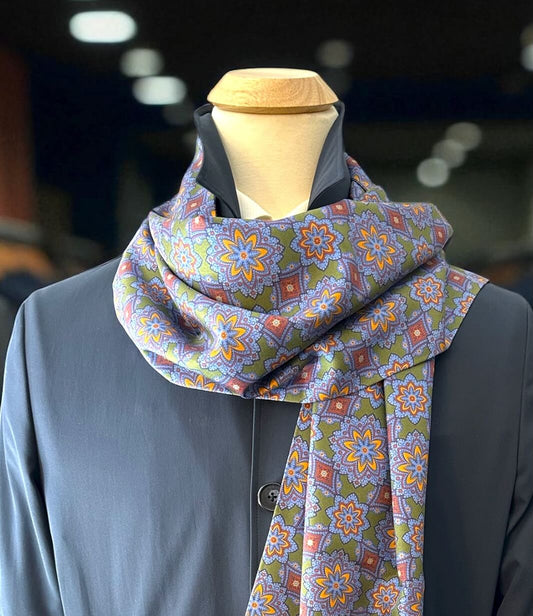 SUITCAFE Pure Silk Double Sided Geometric Olive French Blue Hand Knotted Fringes Scarf England