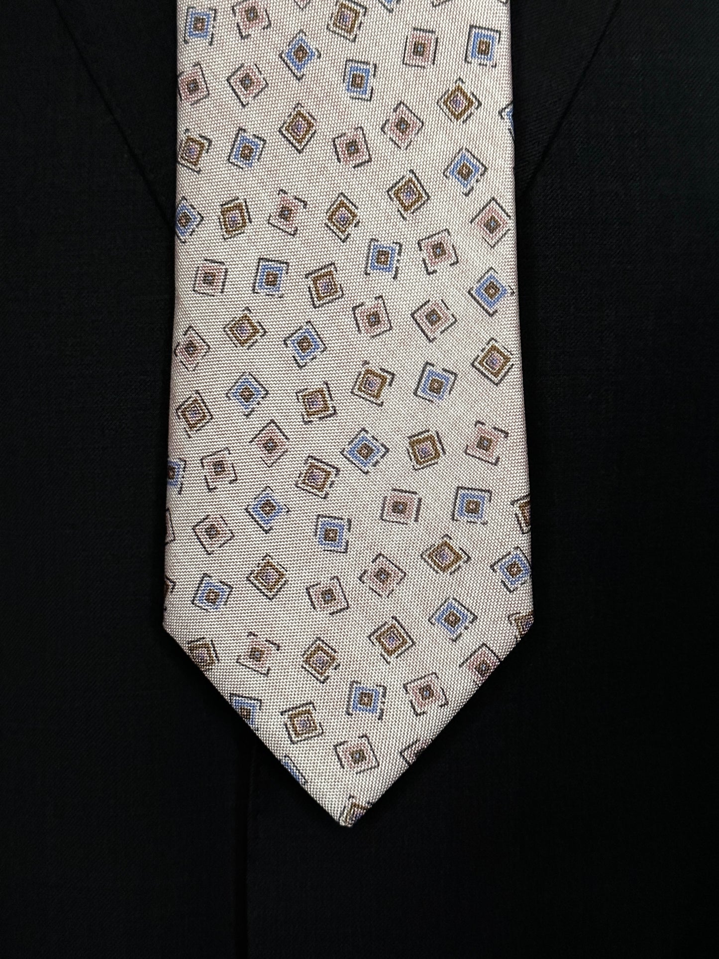 A 100% silk tie in pastel pink that has the characteristics and feel of linen. For those light weight summer outfits and thin cotton summer dress shirts, including Swiss voile, you need a tie that carries the same type of personality. The weave of this silk looks like the weave of pure linen, but has the smooth feel of silk.