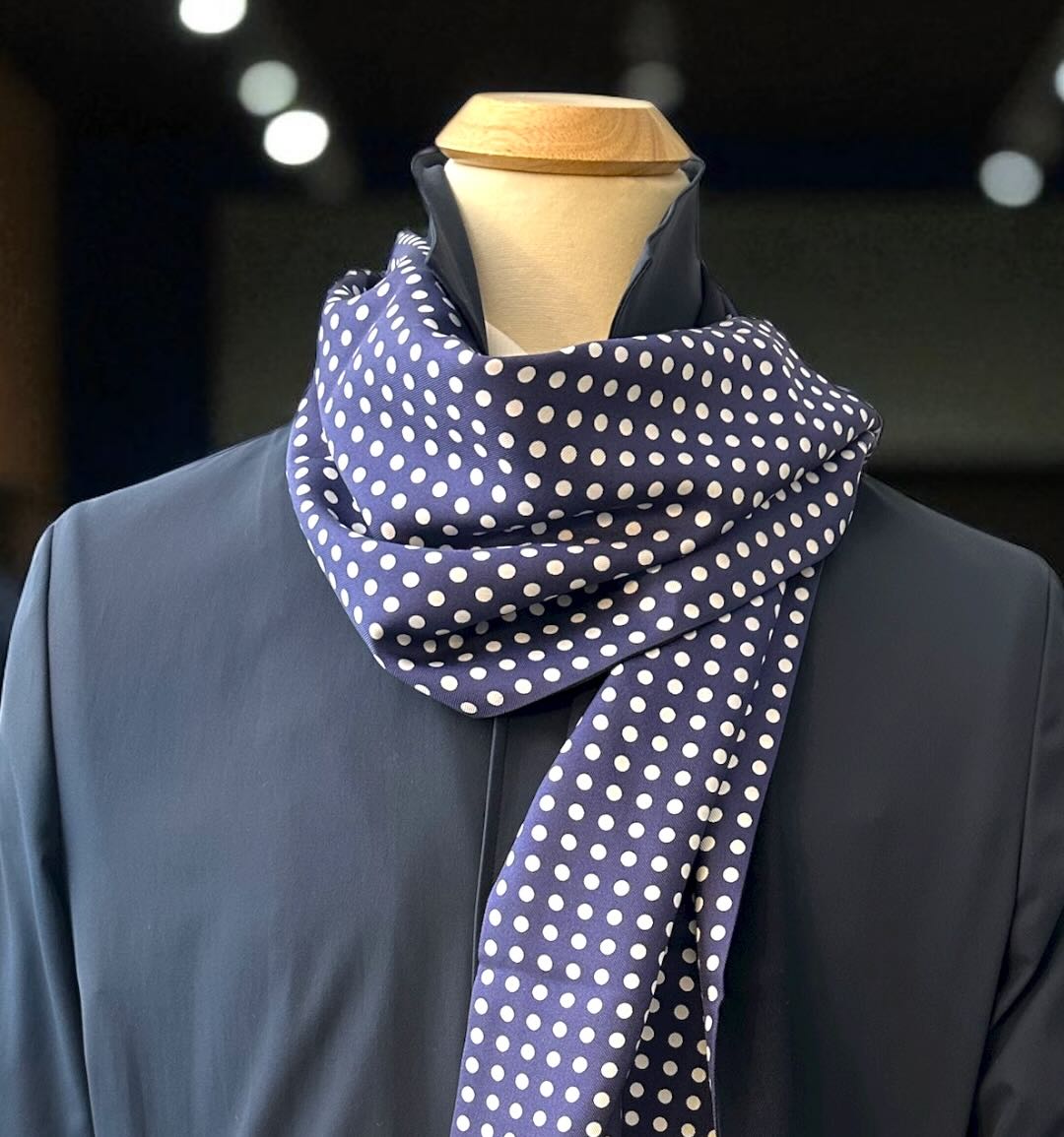SUITCAFE Pure Silk Twill Double Sided Scarf Navy White Dots Merino Reversible Scarf England