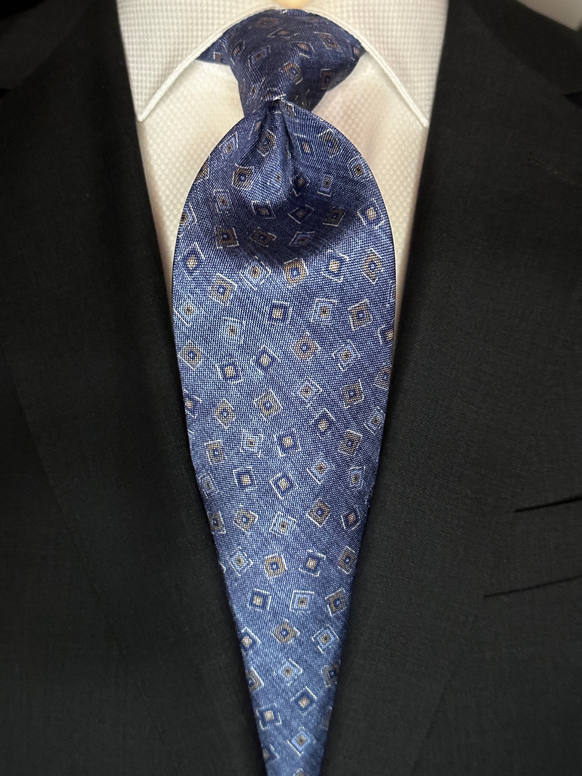 A 100% silk tie in pastel blue that has the characteristics and feel of linen. For those light weight summer outfits and thin cotton summer dress shirts, including Swiss voile, you need a tie that carries the same type of personality. The weave of this silk looks like the weave of pure linen, but has the smooth feel of silk.