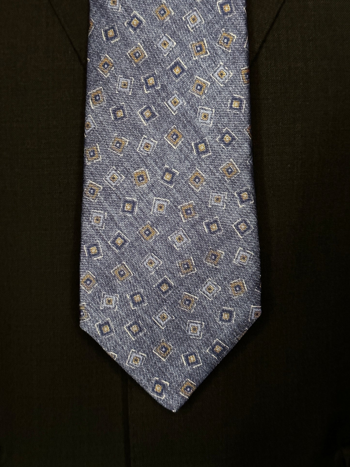 A 100% silk tie in pastel blue that has the characteristics and feel of linen. For those light weight summer outfits and thin cotton summer dress shirts, including Swiss voile, you need a tie that carries the same type of personality. The weave of this silk looks like the weave of pure linen, but has the smooth feel of silk.