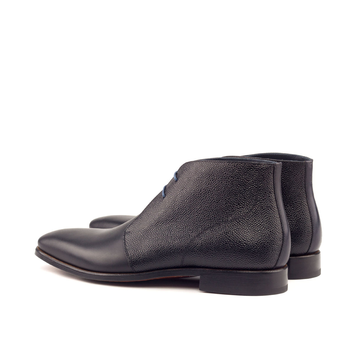 SUITCAFE Pebble Grain Men's Chukka Boot Black and Navy Leather